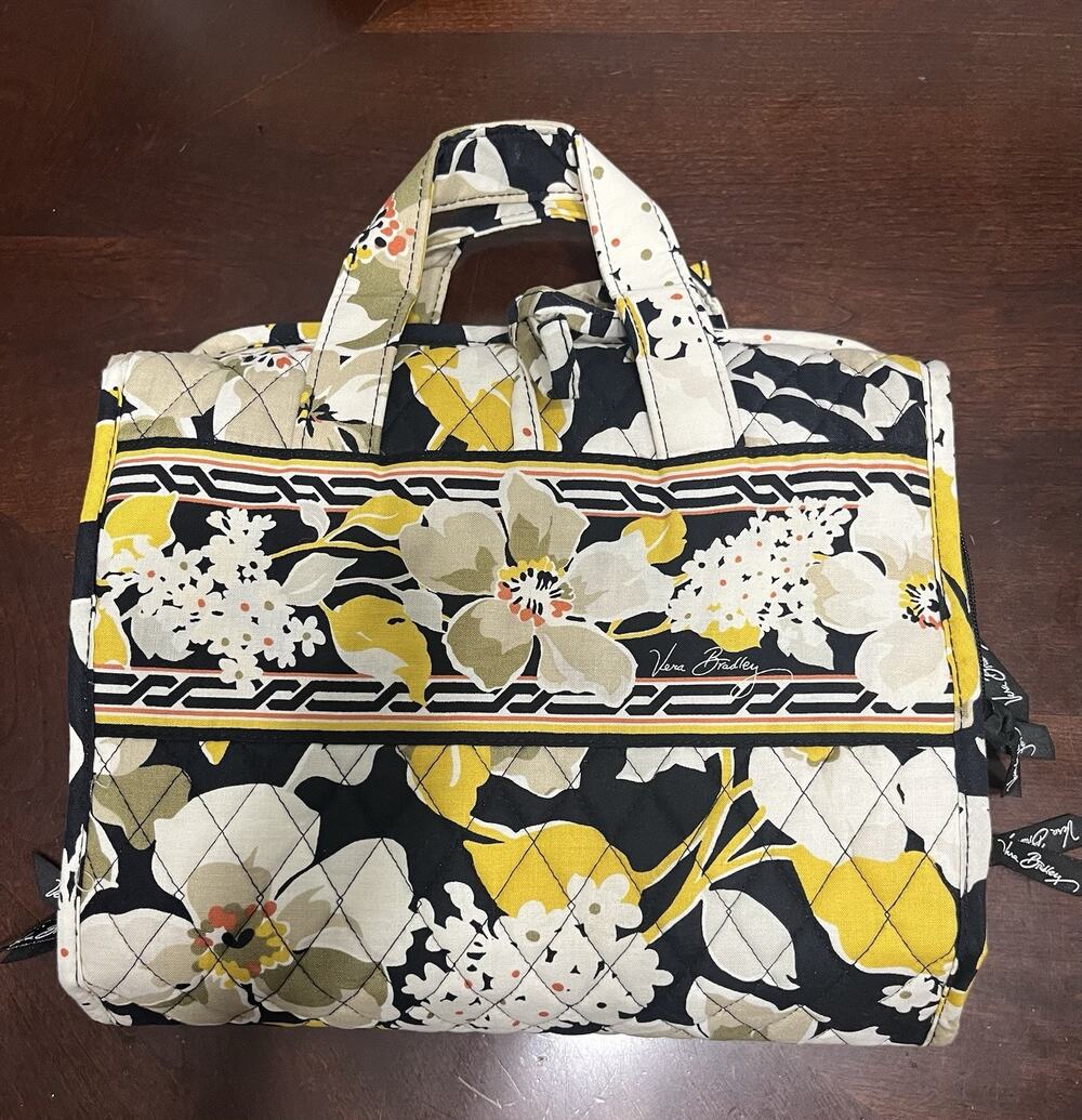 Vera Bradley Hanging Travel Organizer In The Retired Pattern Dogwood